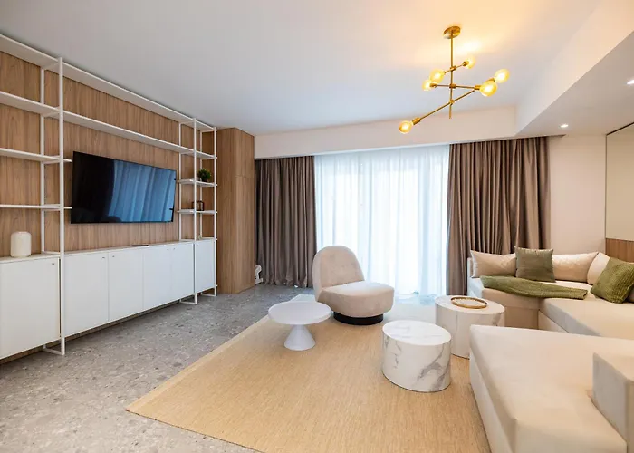 Lyra New Boutique Building With Fee-based Parking & Terrace *