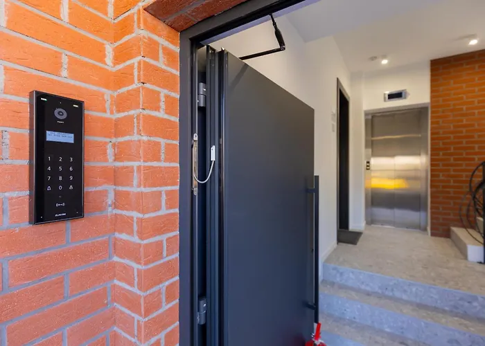公寓 Lyra New Boutique Building With Fee-based Parking & Terrace