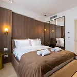 Lyra New Boutique Building With Fee-based Parking & Terrace Apartment *