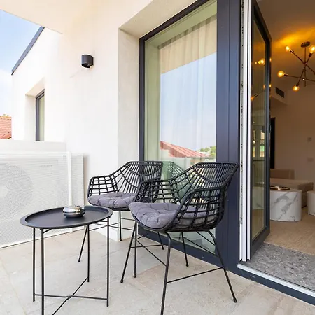 Διαμέρισμα Lyra New Boutique Building With Terrace And Private Parking *