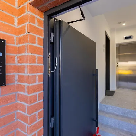 Apartman Lyra New Boutique Building Apartment With Parking & Terrace